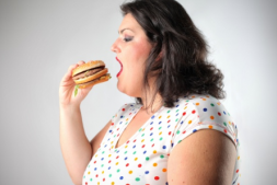 想知道减肥达人怎么减肥吗？给大家分享九个快速减肥瘦身攻略！